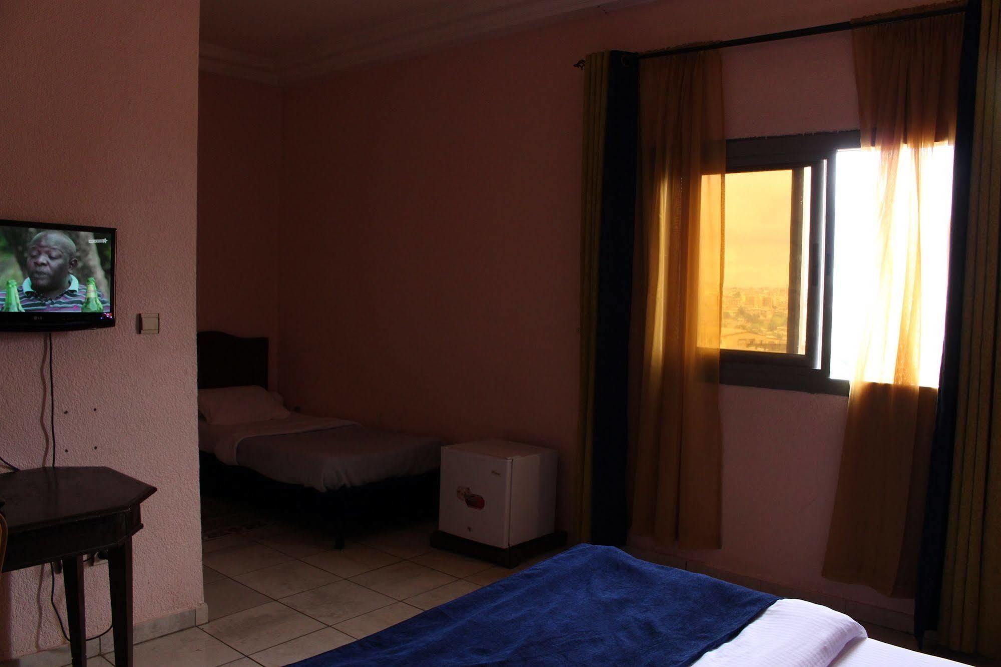 Prestige Hotel Yaounde Bagian luar foto