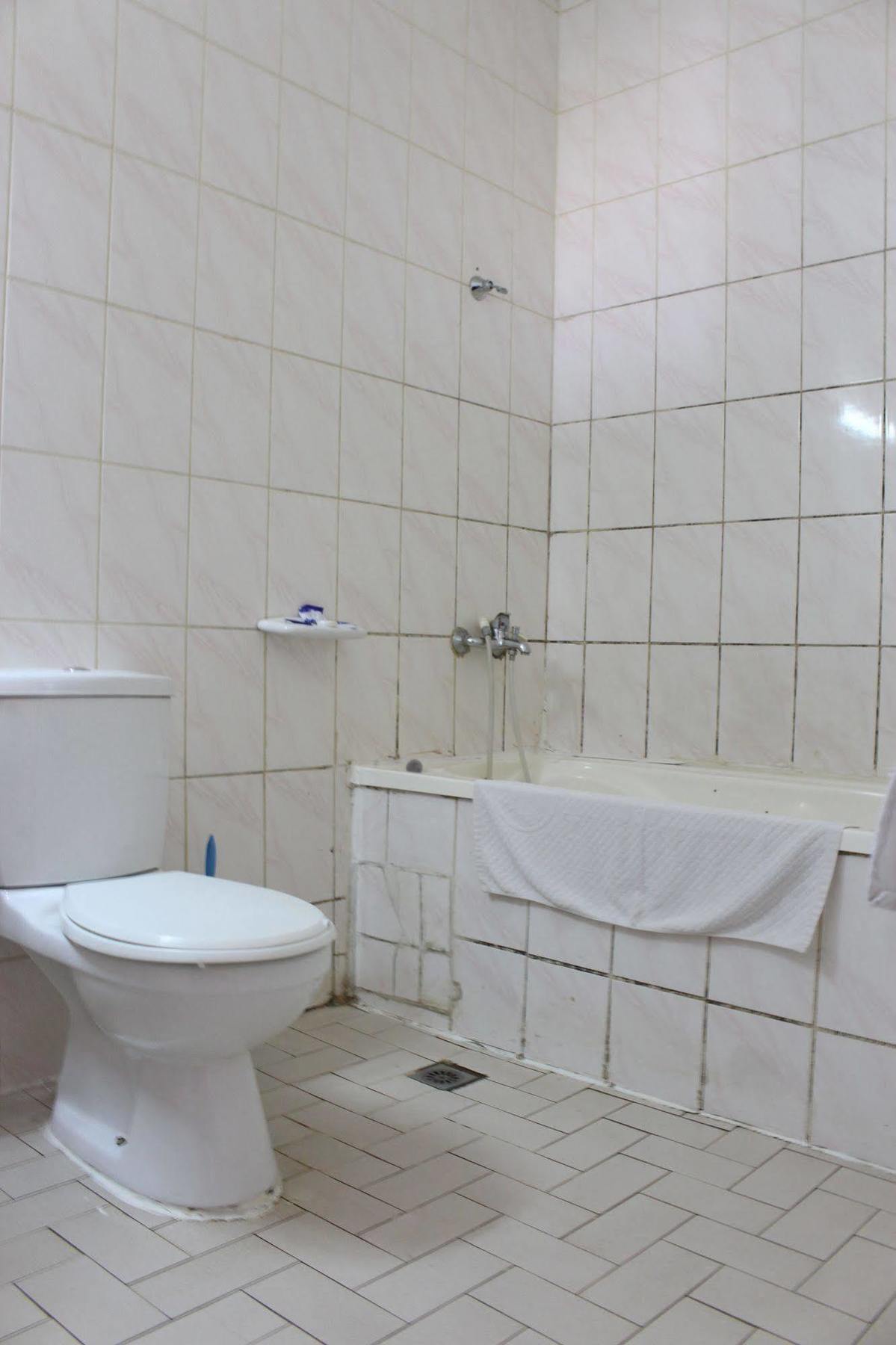 Prestige Hotel Yaounde Bagian luar foto