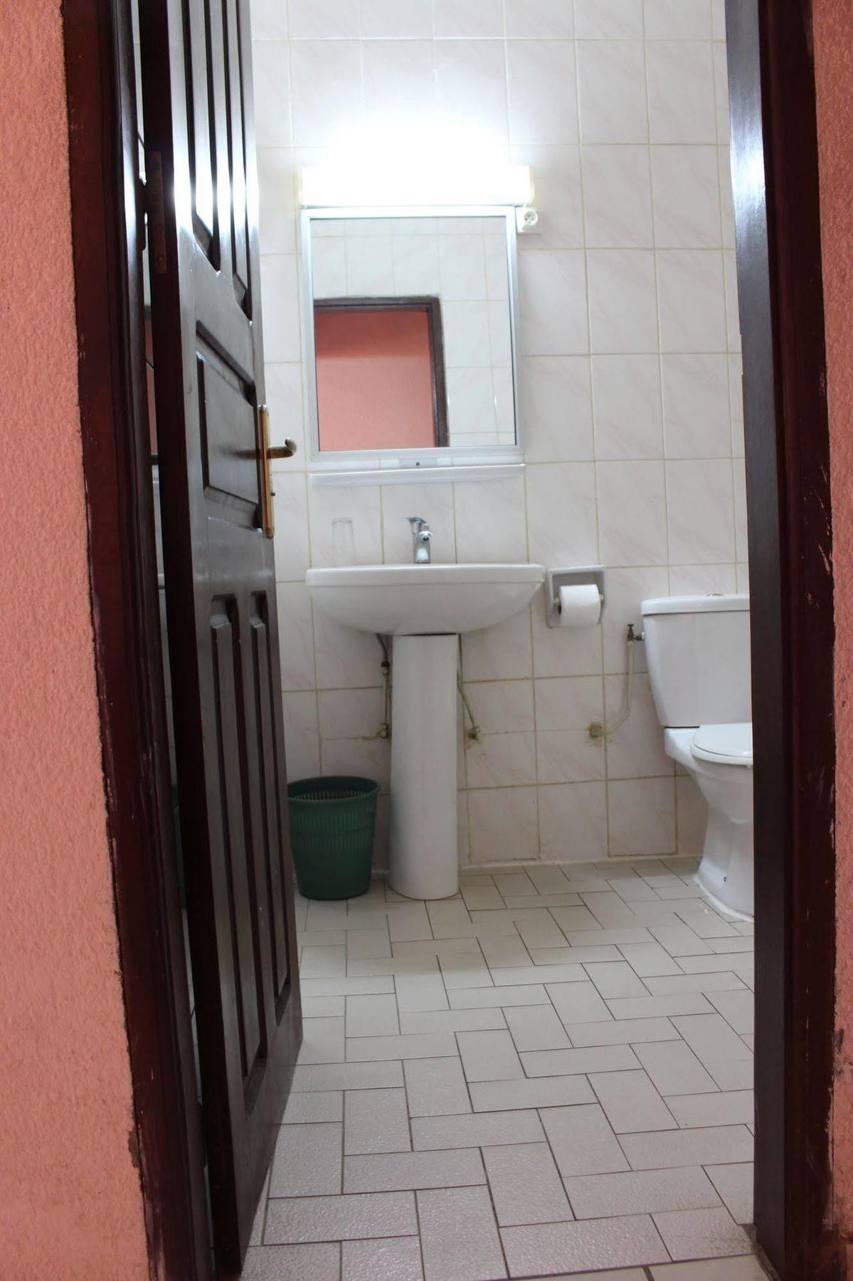 Prestige Hotel Yaounde Bagian luar foto