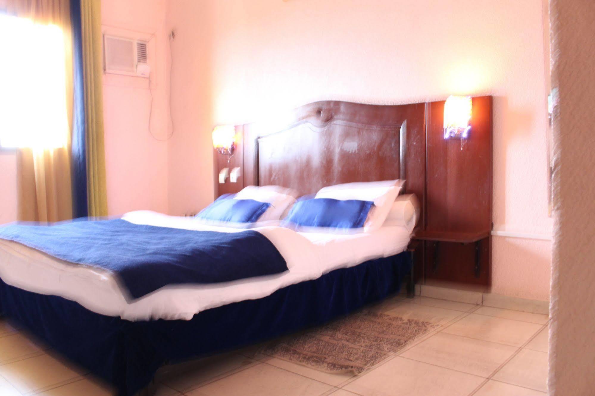 Prestige Hotel Yaounde Bagian luar foto