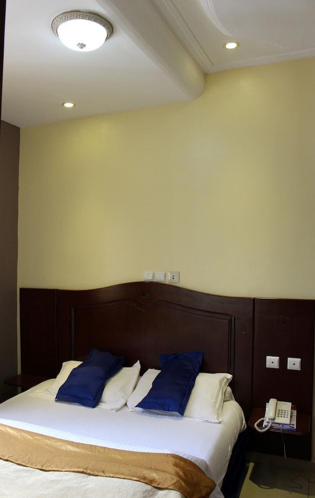 Prestige Hotel Yaounde Bagian luar foto